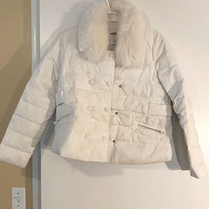 Lace down coat with removable collar